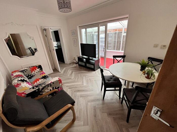 6 Bedroom Semi Detached House To Rent In Linden Road, Birmingham, B30