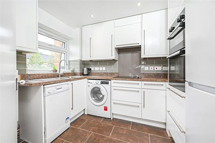 1 Bedroom Flat For Sale In Gumley Gardens, Isleworth, TW7