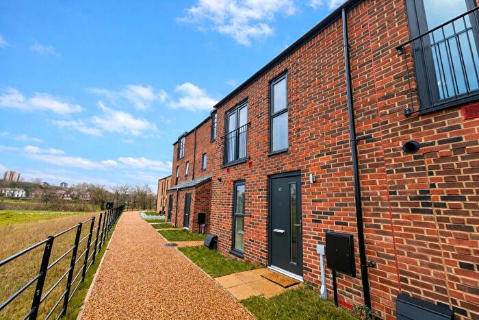 3 Bedroom Semi Detached House To Rent In Furlong Way, Salford, M6