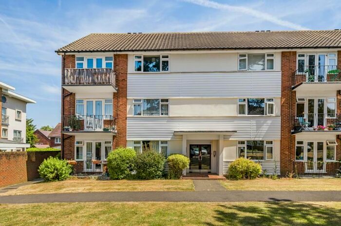 2 Bedroom Flat To Rent In Lindfield Gardens, Guildford, GU1