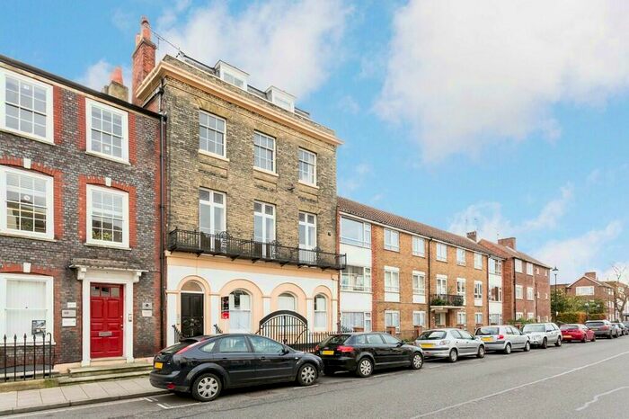 1 Bedroom Apartment To Rent In High Street, Portsmouth, PO1