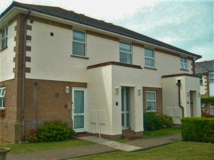 2 Bedroom Flat To Rent In Seaview Heights, Walton On The Naze, CO14
