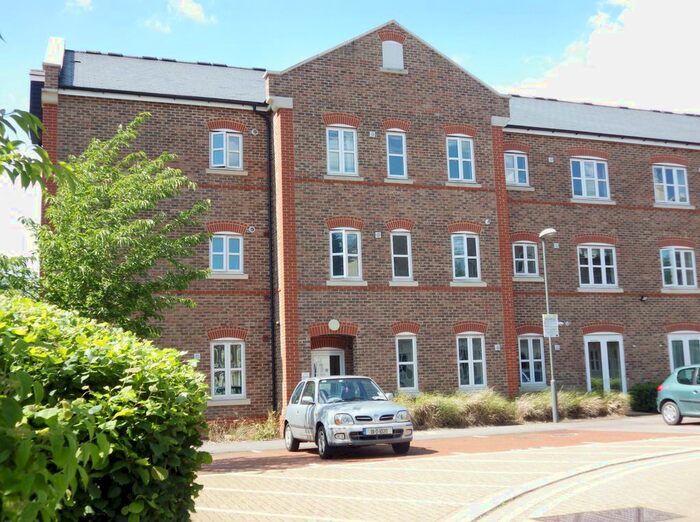 2 Bedroom Flat To Rent In Summers House, Aylesbury, Buckinghamshire, HP21