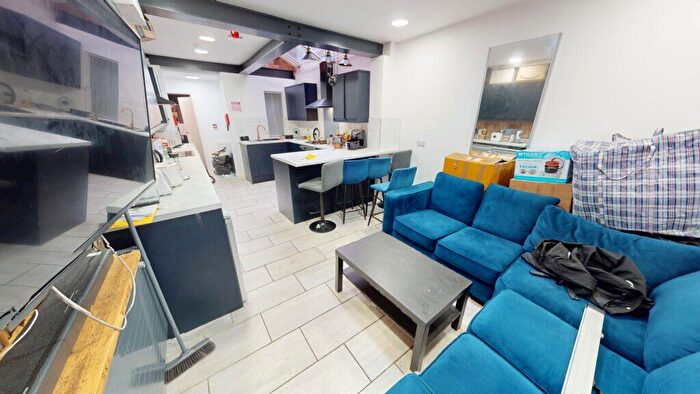 6 Bedroom House To Rent In Dale Road, Selly Oak, Birmingham, B29