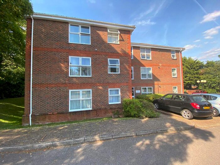 2 Bedroom Flat To Rent In Warren Down, Bracknell, Berkshire, RG42