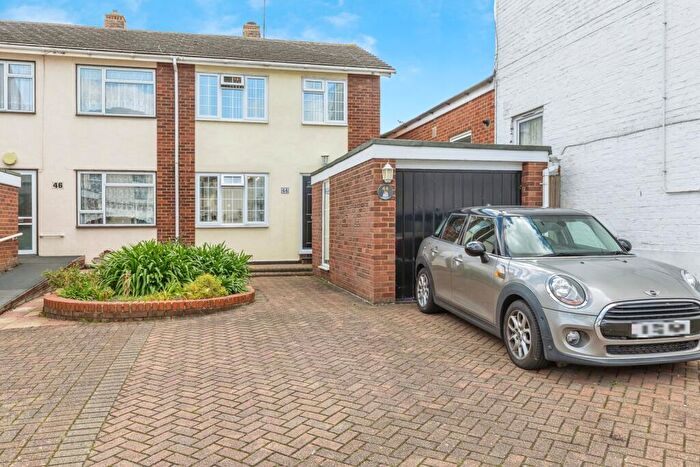 3 Bedroom Semi-Detached House For Sale In Station Road, Rainham, Gillingham, Kent, ME8