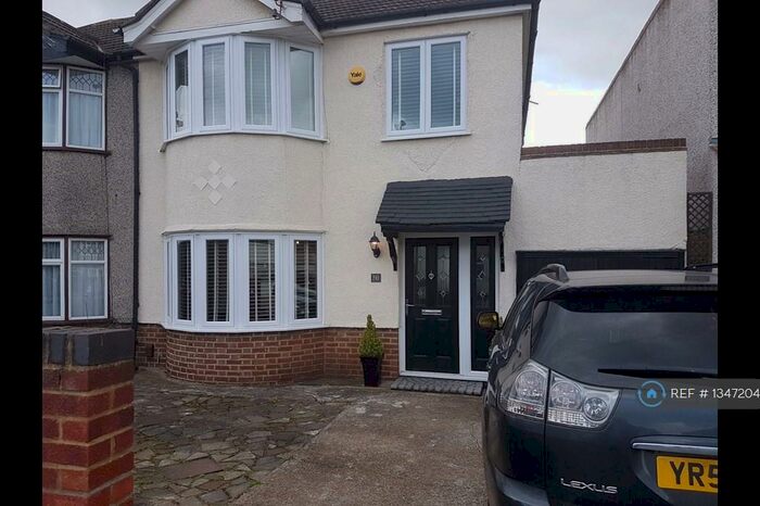3 Bedroom Semi-Detached House To Rent In Gipsy Road, Welling, DA16