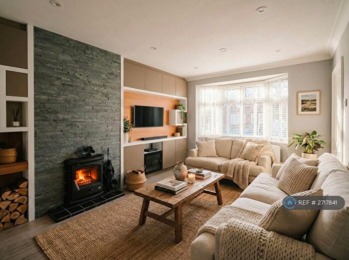 2 Bedroom Maisonette To Rent In Errol Gardens, New Malden, KT3