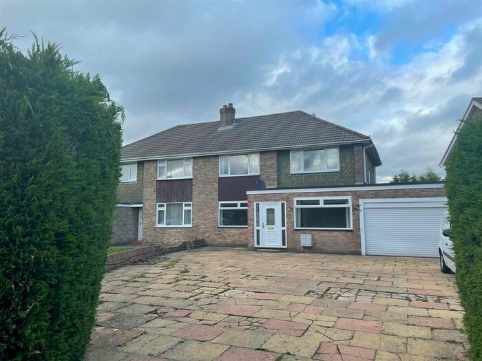 3 Bedroom Property To Rent In Stratton, Swiindon, SN3