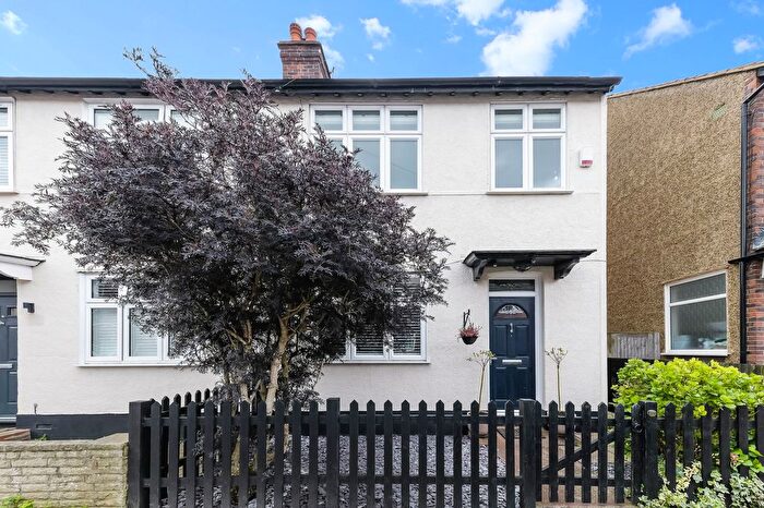 4 Bedroom Semi-Detached House For Sale In Minniedale, Surbiton, KT5