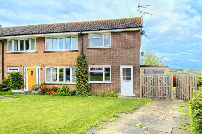 2 Bedroom End Of Terrace House For Sale In Kingsway, Huby, Leeds, LS17