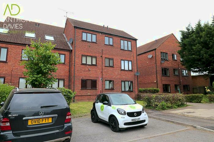1 Bedroom Apartment To Rent In Chilworthgate, Broxbourne, EN10