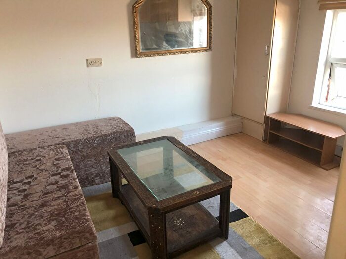 2 Bedroom Flat To Rent In Erleigh Road, Reading, RG1