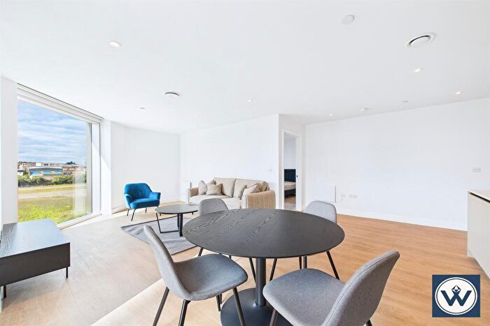 2 Bedroom Apartment To Rent In Park View, Dantzic Street, M4