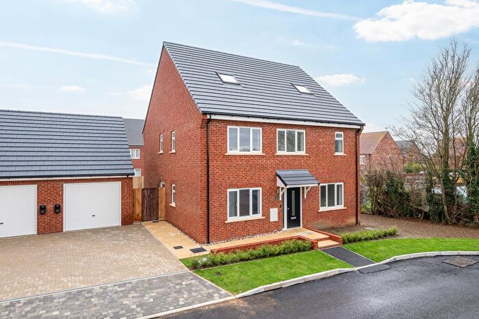 3 Bedroom Detached House For Sale In Blackberry Close, Great Barford, MK44