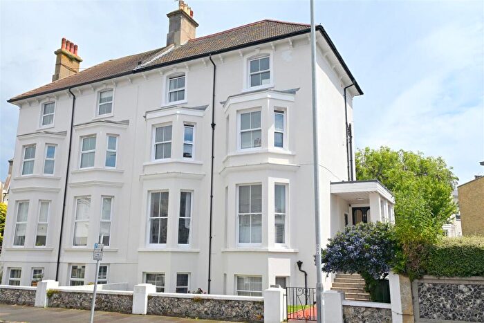 2 Bedroom Flat For Sale In Chiswick Place, West Of Town Centre, Eastbourne, BN21