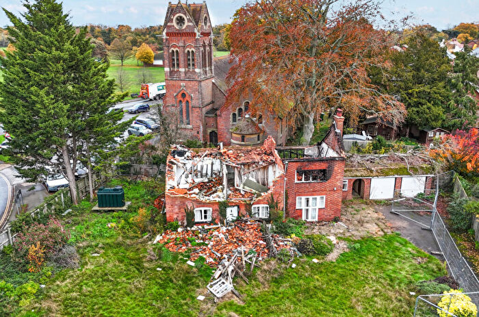 4 Bedroom Detached House For Sale In West End Road, Mortimer Common, Reading, Berkshire, RG7