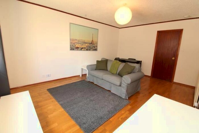 2 Bedroom Flat To Rent In Richmond Street, Aberdeen, AB25