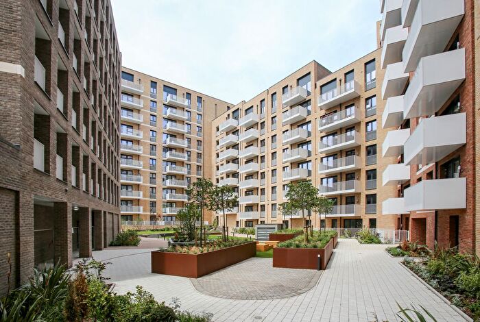 2 Bedroom Flat To Rent In Baronet House, London, NW10