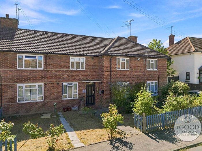 1 Bedroom Flat For Sale In Rochford Avenue, Loughton, IG10