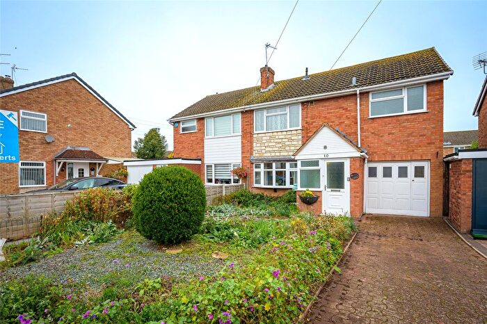 3 Bedroom Semi-detached House For Sale In Elmhurst Close, Coven, Wolverhampton, Staffordshire, WV9