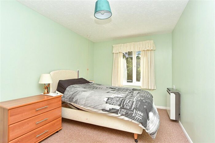 2 Bedroom Flat For Sale In Barkers Court, Sittingbourne, Kent, ME10