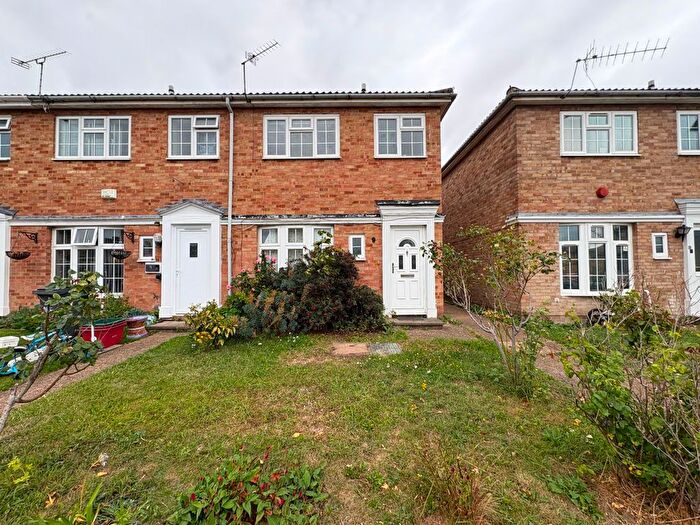 3 Bedroom Semi-Detached House To Rent In Brompton Close, Hounslow, TW4