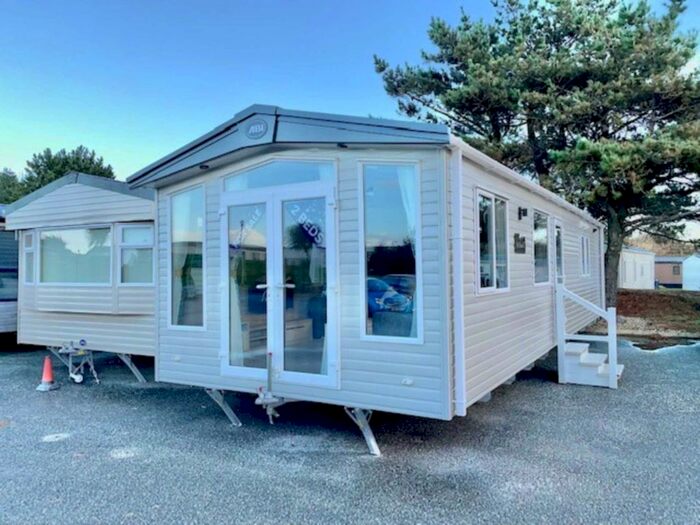 2 Bedroom Mobile/park Home For Sale In Abi St David, Conwy, LL32
