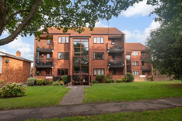 2 Bedroom Flat For Sale In Pegwell Road, Ramsgate, Kent, CT11