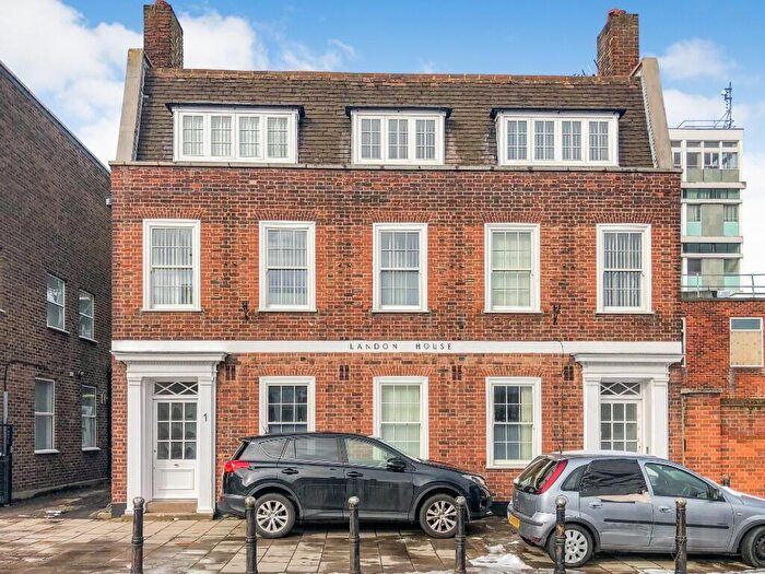 Flat To Rent In Shenfield Road, Brentwood, Essex, CM15