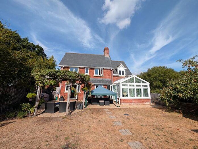 4 Bedroom Detached House For Sale In Burnetts Lane, West End, SO30