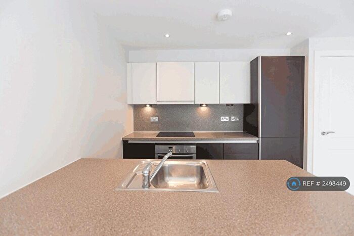 2 Bedroom Flat To Rent In George Street, Prestwich, Manchester, M25