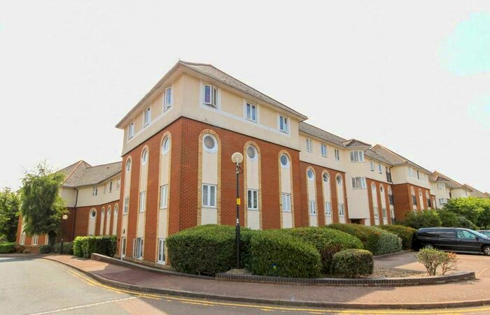 2 Bedroom Flat To Rent In Walsingham Close, Hatfield AL10