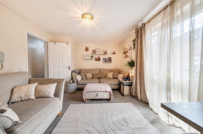 2 Bedroom Flat For Sale In Wornham Avenue, Stevenage, SG1
