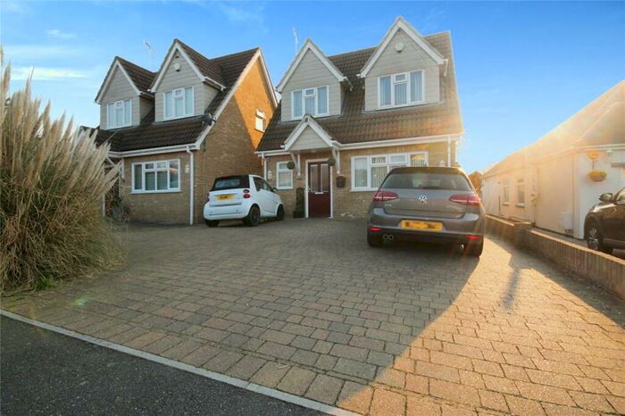 4 Bedroom Detached House To Rent In Mount Road, Wickford, SS11