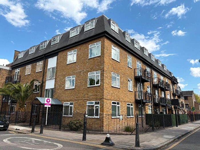 2 Bedroom Apartment For Sale In Hemming Street, London, E1