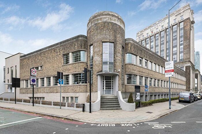 Studio To Rent In Great West Road, Brentford, TW8