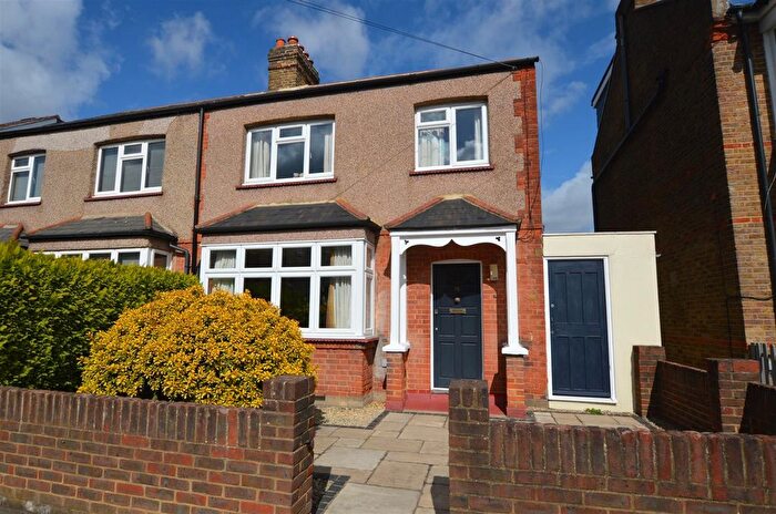 3 Bedroom Semi-detached House For Sale In Park Road, Hounslow, TW3