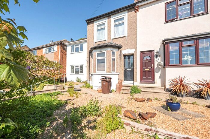 3 Bedroom Terraced House For Sale In Beacon Road, Chatham, Kent, ME5
