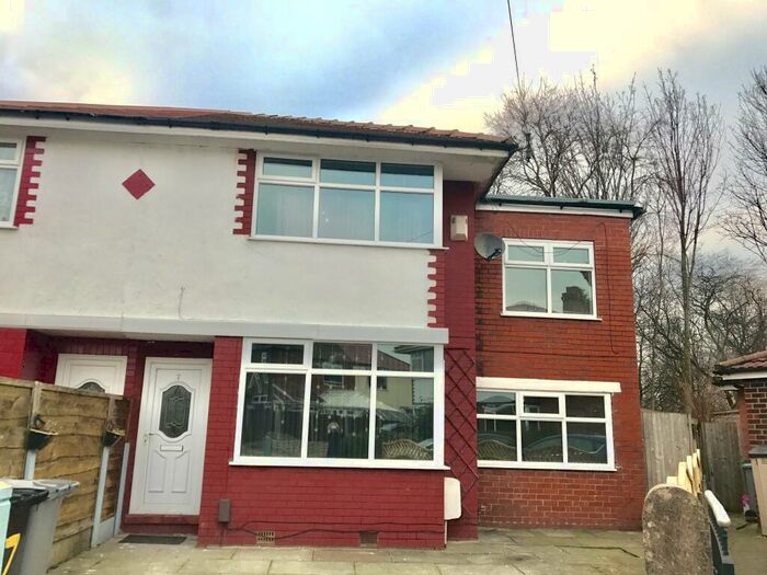 4 Bedroom Semi-Detached House To Rent In Farm Avenue, Stretford, M32