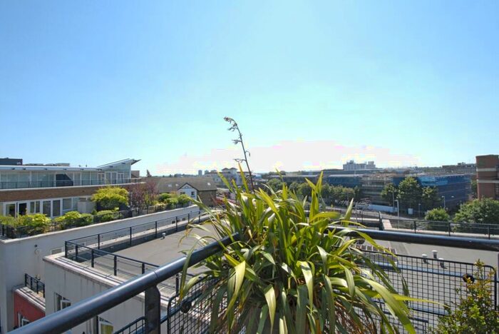 2 Bedroom Apartment To Rent In Seven Kings Way, Kingston, KT2