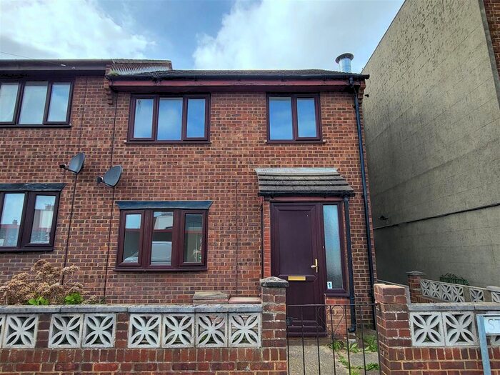 3 Bedroom End Of Terrace House To Rent In Star Mill Lane, Chatham, ME5