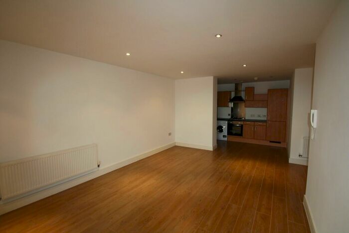 2 Bedroom Flat To Rent In Leeds, Uk, LS10