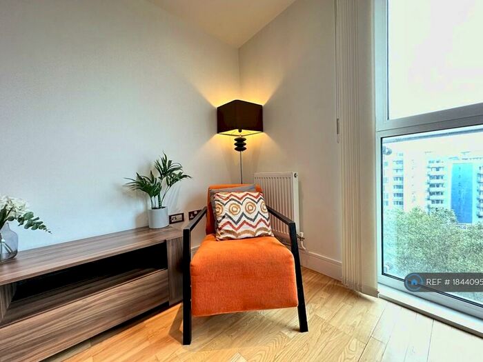 1 Bedroom Flat To Rent In The Crescent, London, SE8