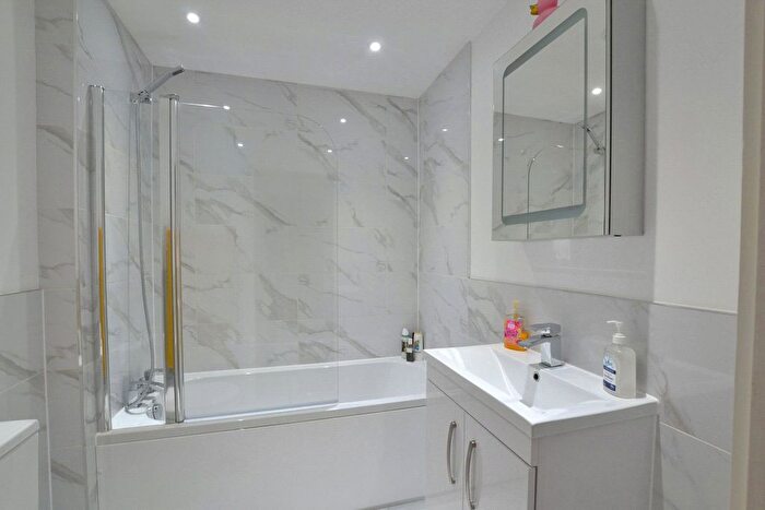 1 Bedroom Flat For Sale In Lower Road, Garsington, Oxford, OX44