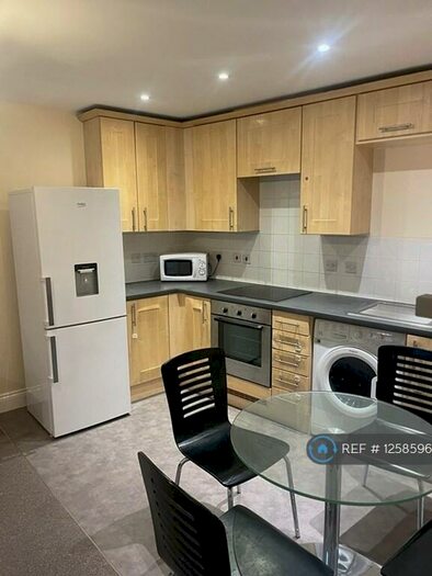 1 Bedroom Flat To Rent In Walnut Tree Close, Guildford, GU1