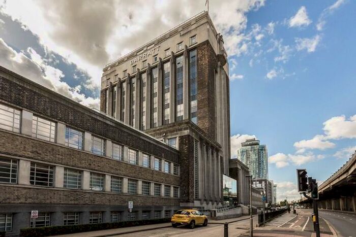 Studio To Rent In Great West Road, Brentford, TW8