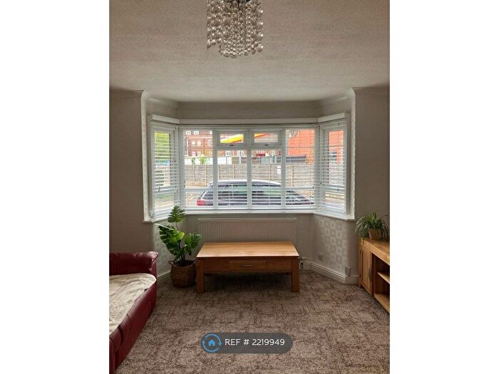2 Bedroom Flat To Rent In Viceroy Court, Manchester, M20