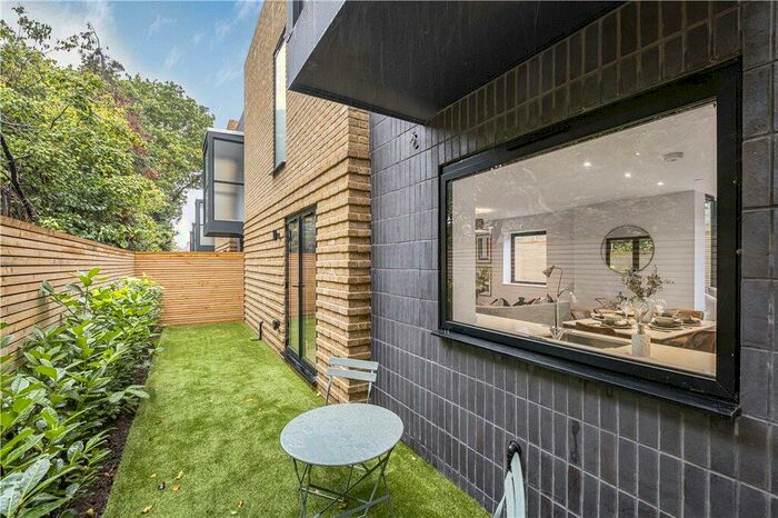 3 Bedroom End Of Terrace House For Sale In Burlington Road, Thornton Heath, CR7