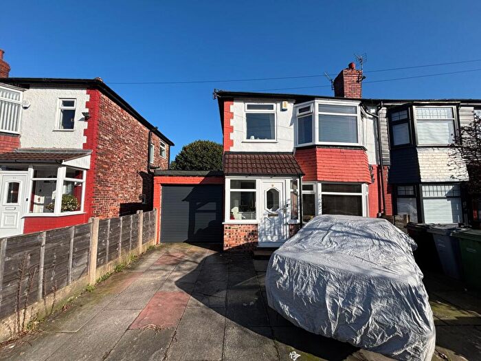 3 Bedroom Semi Detached House For Sale In Ponsonby Road, Stretford, M32